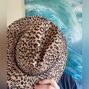 NWT Women’s Wool Blend Hat in Leopard or Dusty Sage